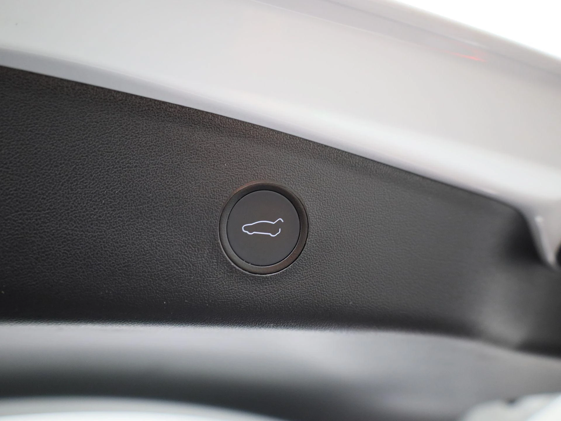 Tesla-Model 3-image-10