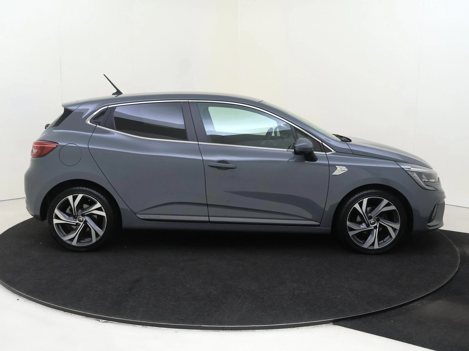 Renault-Clio-image-8