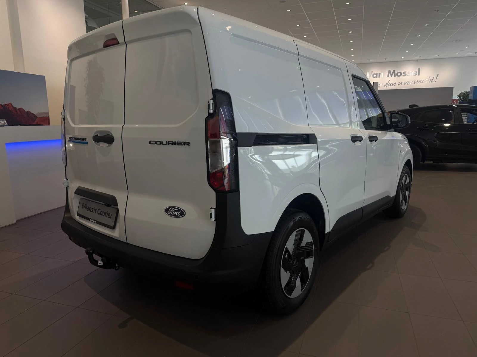 Ford E-Transit Courier