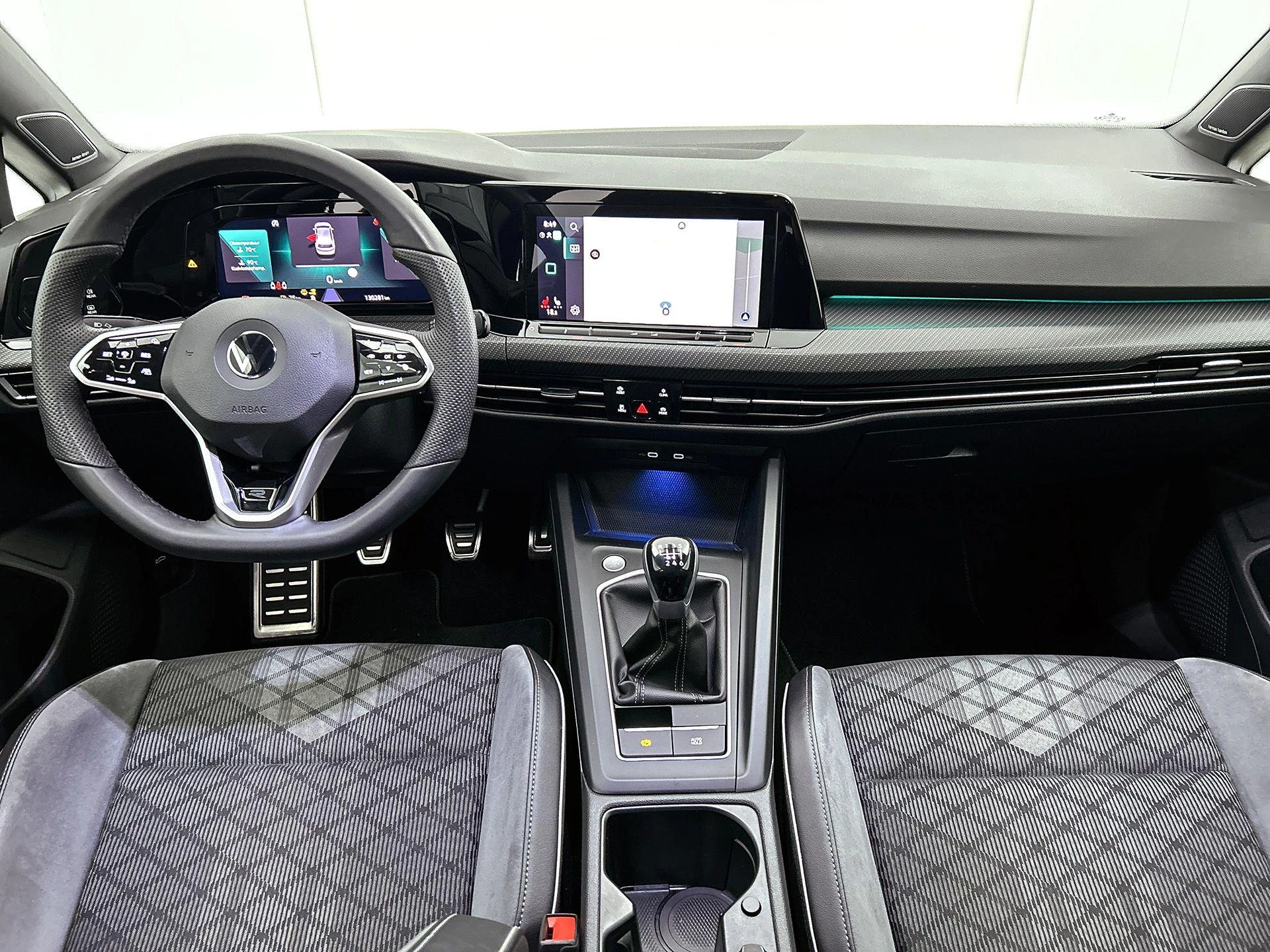 Volkswagen-Golf-image-23