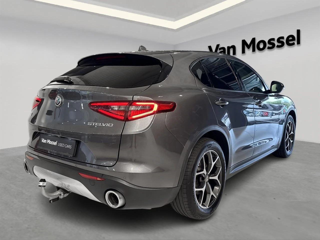 Alfa Romeo-Stelvio-image-2