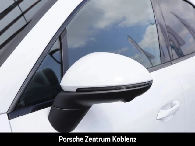 Porsche Macan -