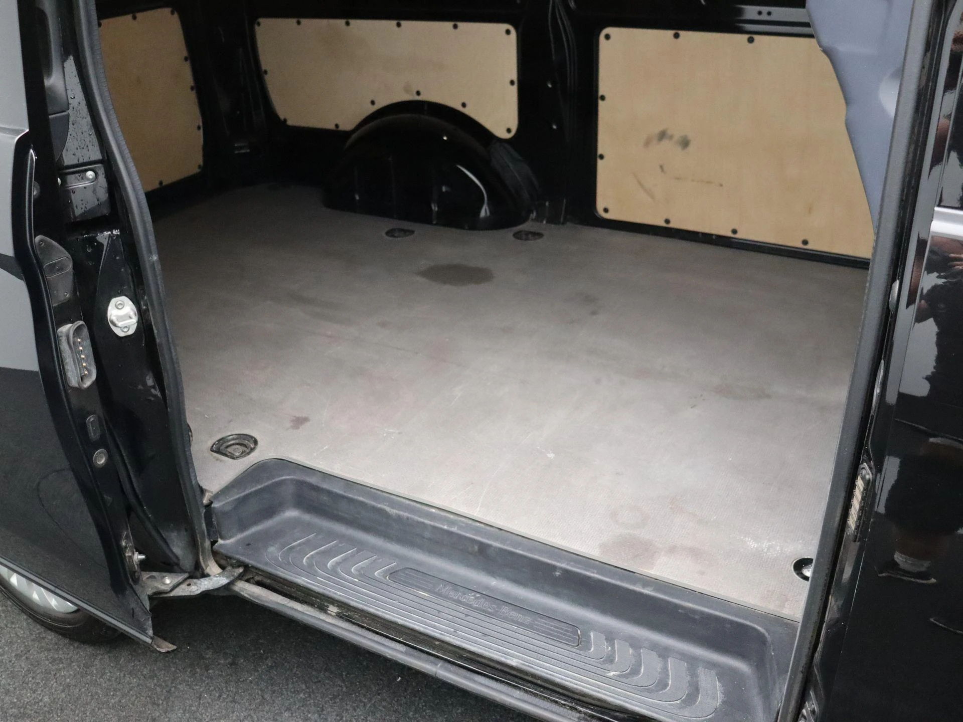 Mercedes-Benz-Vito-image-16