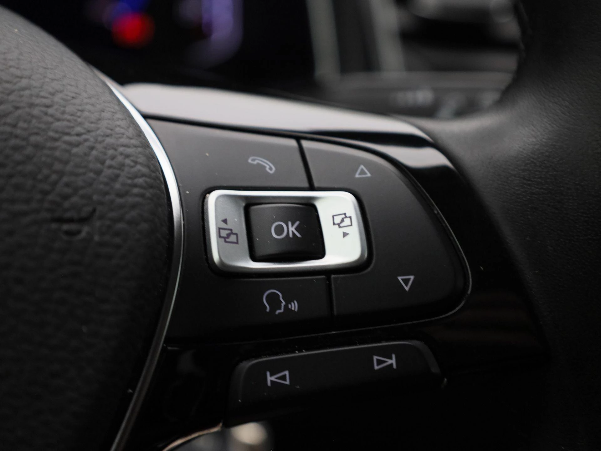 Volkswagen-T-Roc-image-28