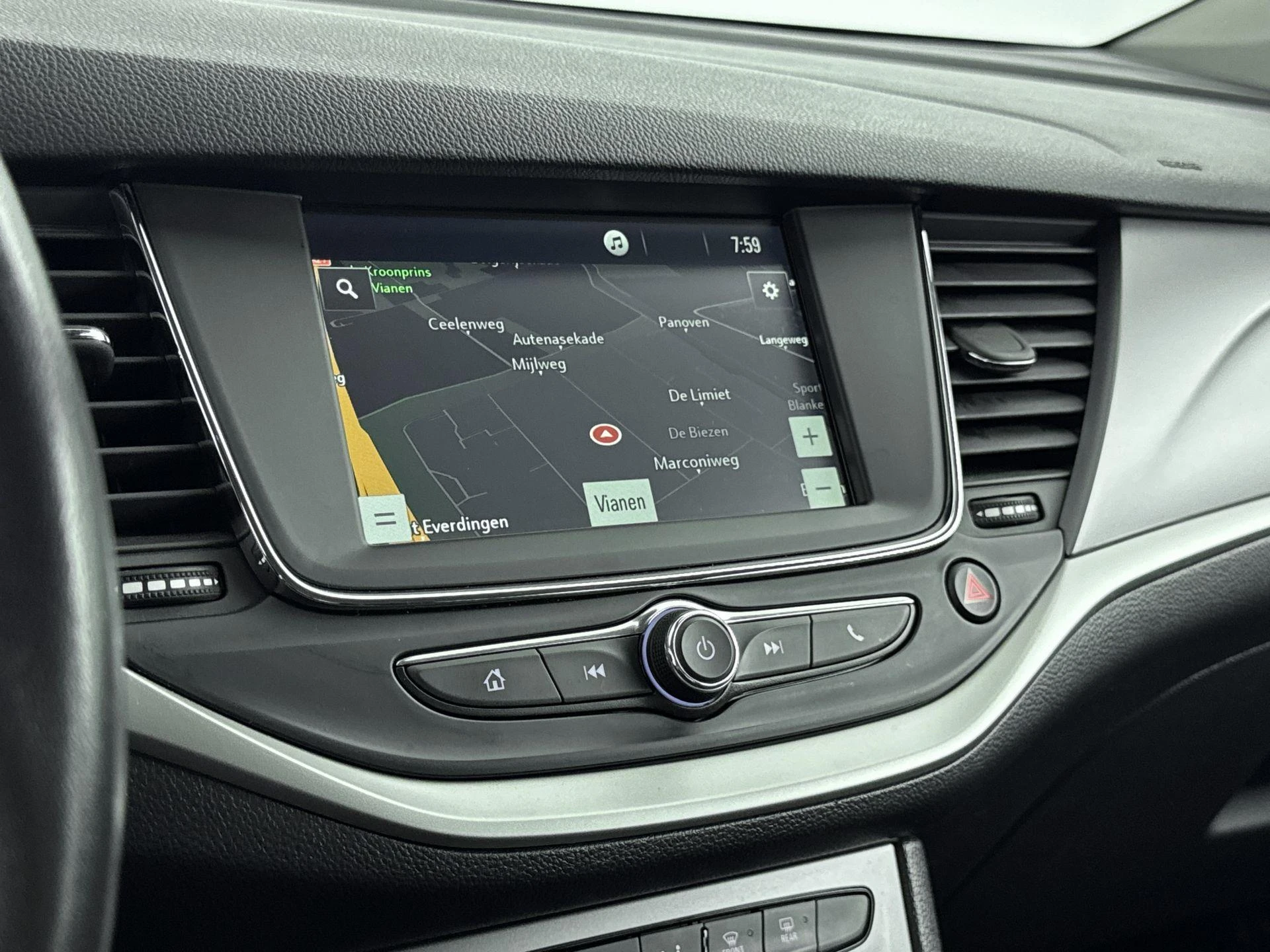 Opel-Astra-image-14
