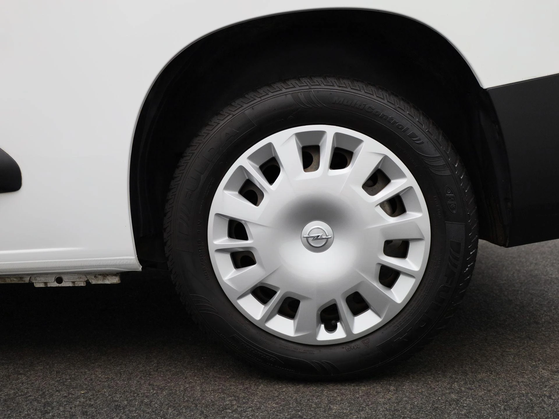 Opel-Combo Life-image-13