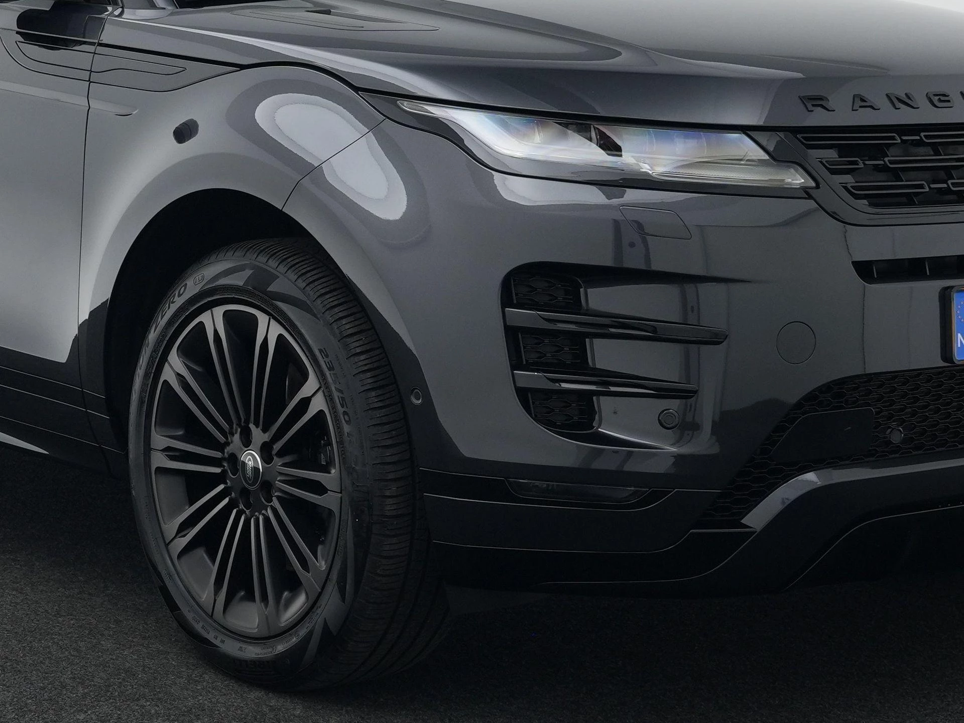 Land Rover-Range Rover Evoque-image-11