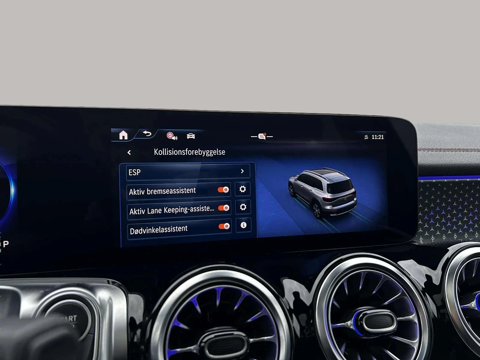 Mercedes-Benz-EQB-image-19