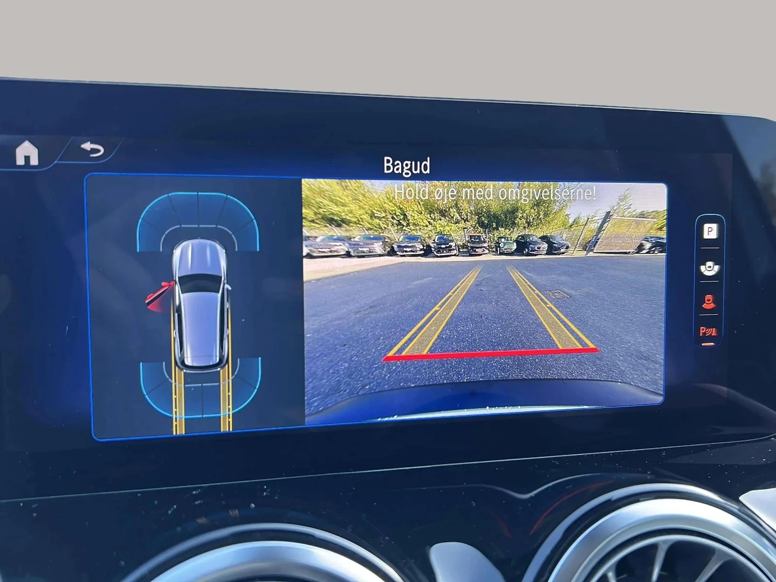 Mercedes-Benz-EQB-image-17