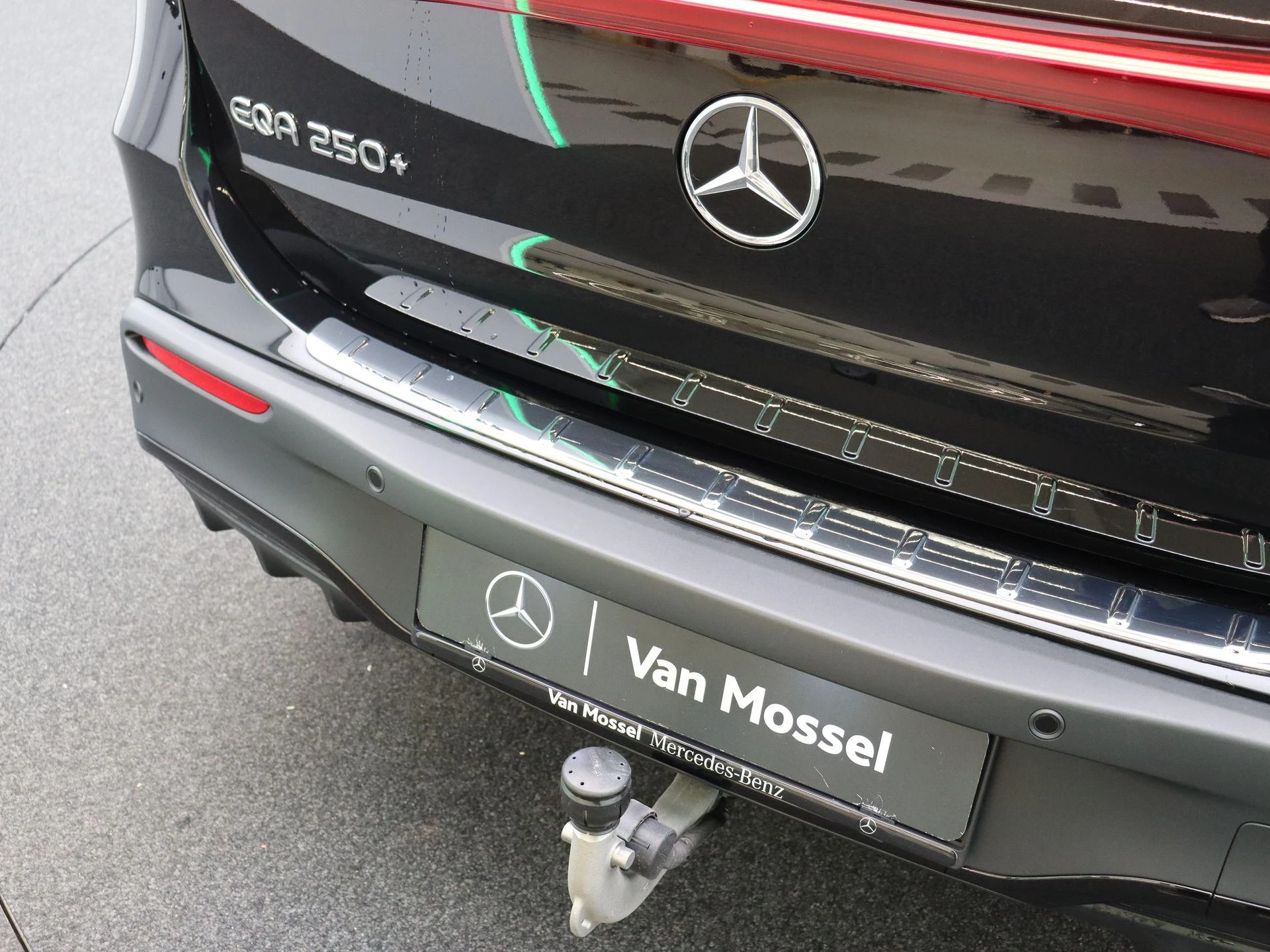 Mercedes-Benz EQA 250+ STAR EDITION + AMG + PANO DAK + BURMESTER + TREKHAAK + HEAD UP