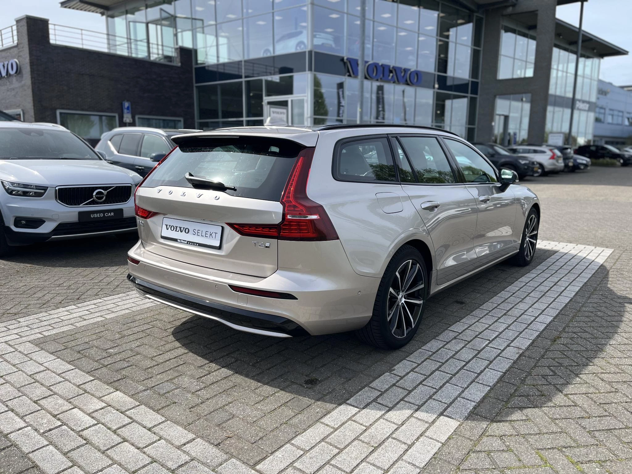 Volvo V60 T6 Plug-in hybrid AWD Plus Dark
