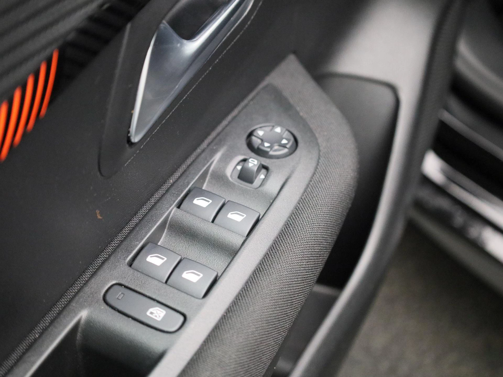 Peugeot-208-image-24