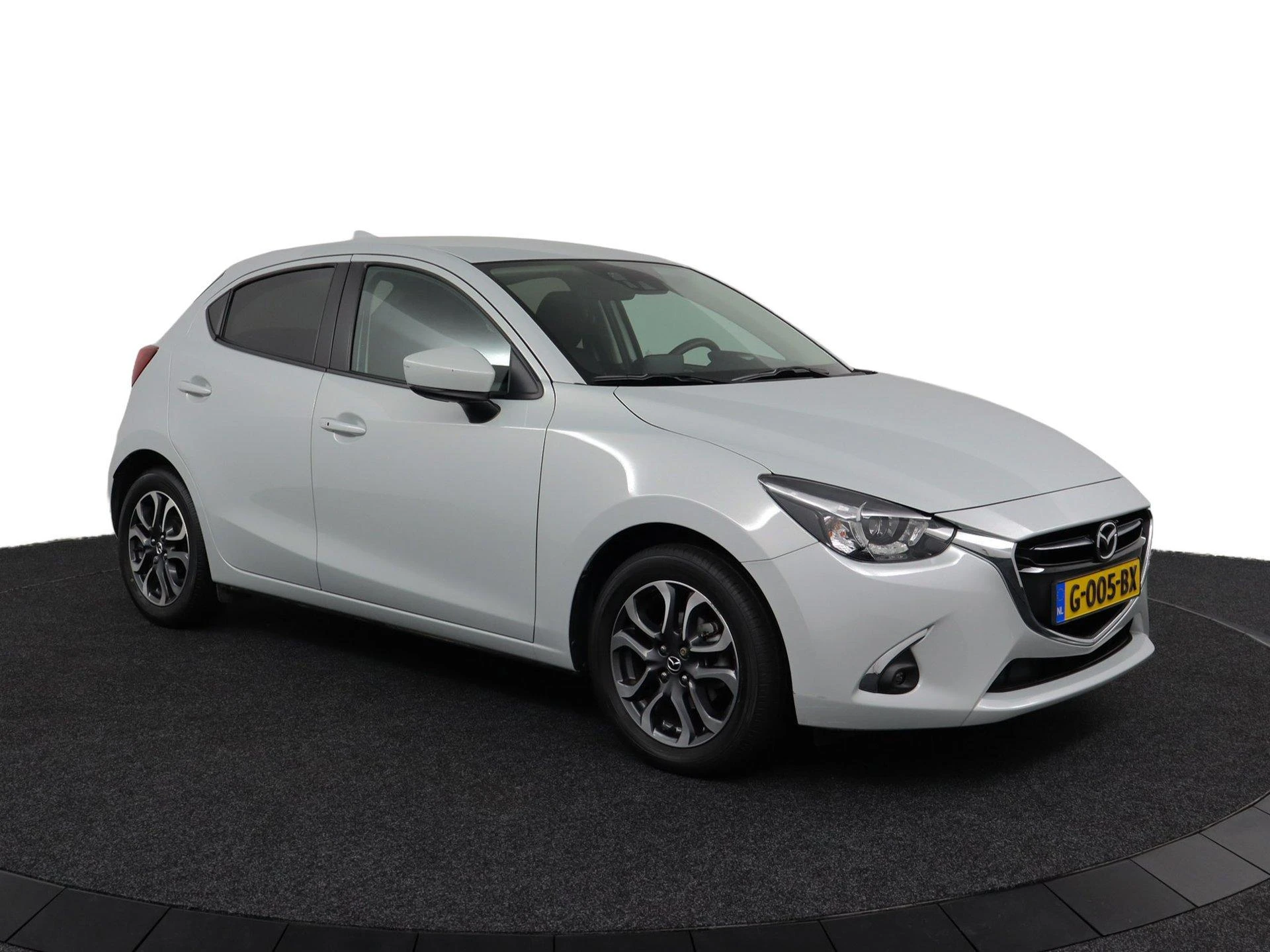 Mazda-2-image-6