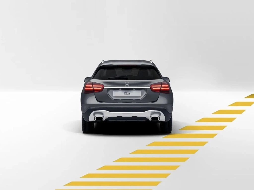 Mercedes-Benz-GLA 250-image-4