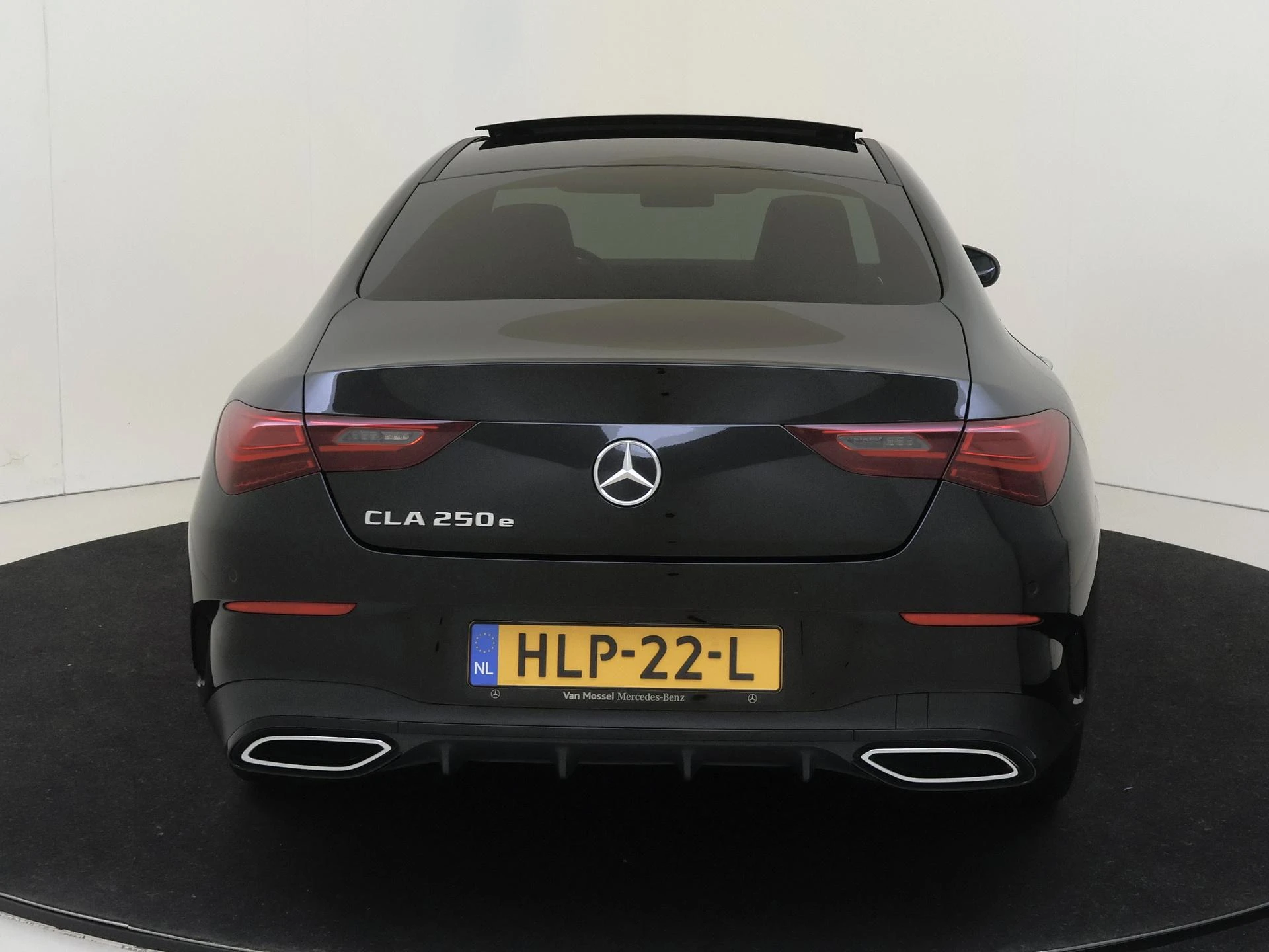 Mercedes-Benz-CLA-image-6