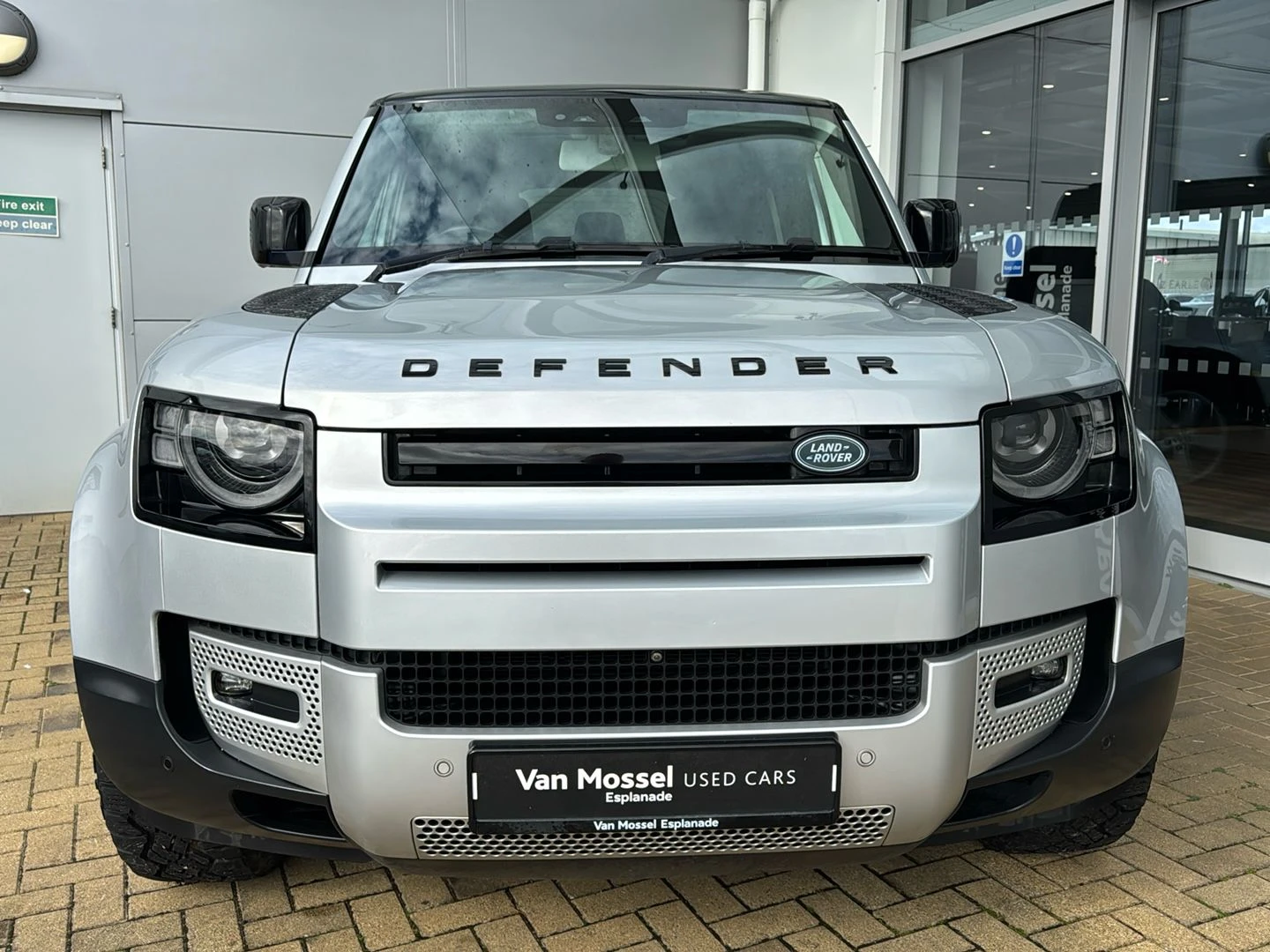 Land Rover-Defender-image-4