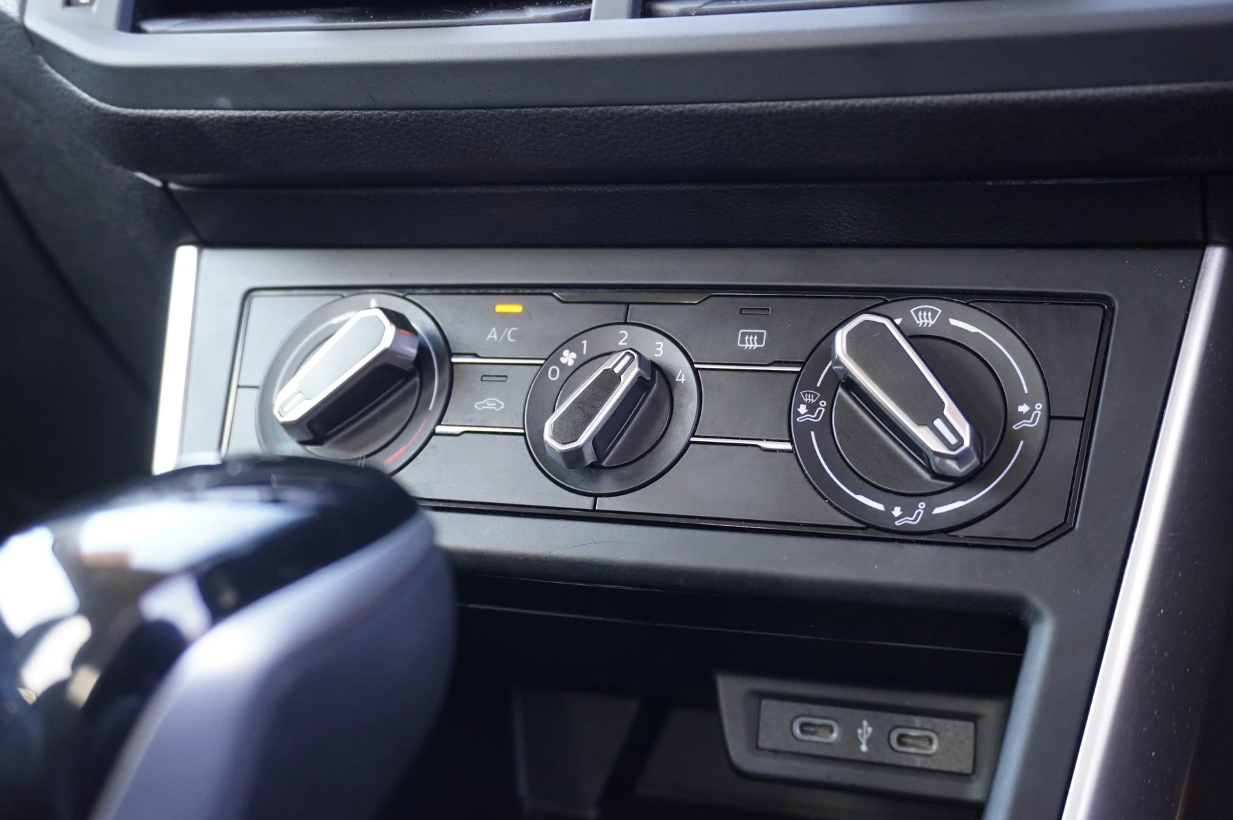 Volkswagen-Polo-image-21