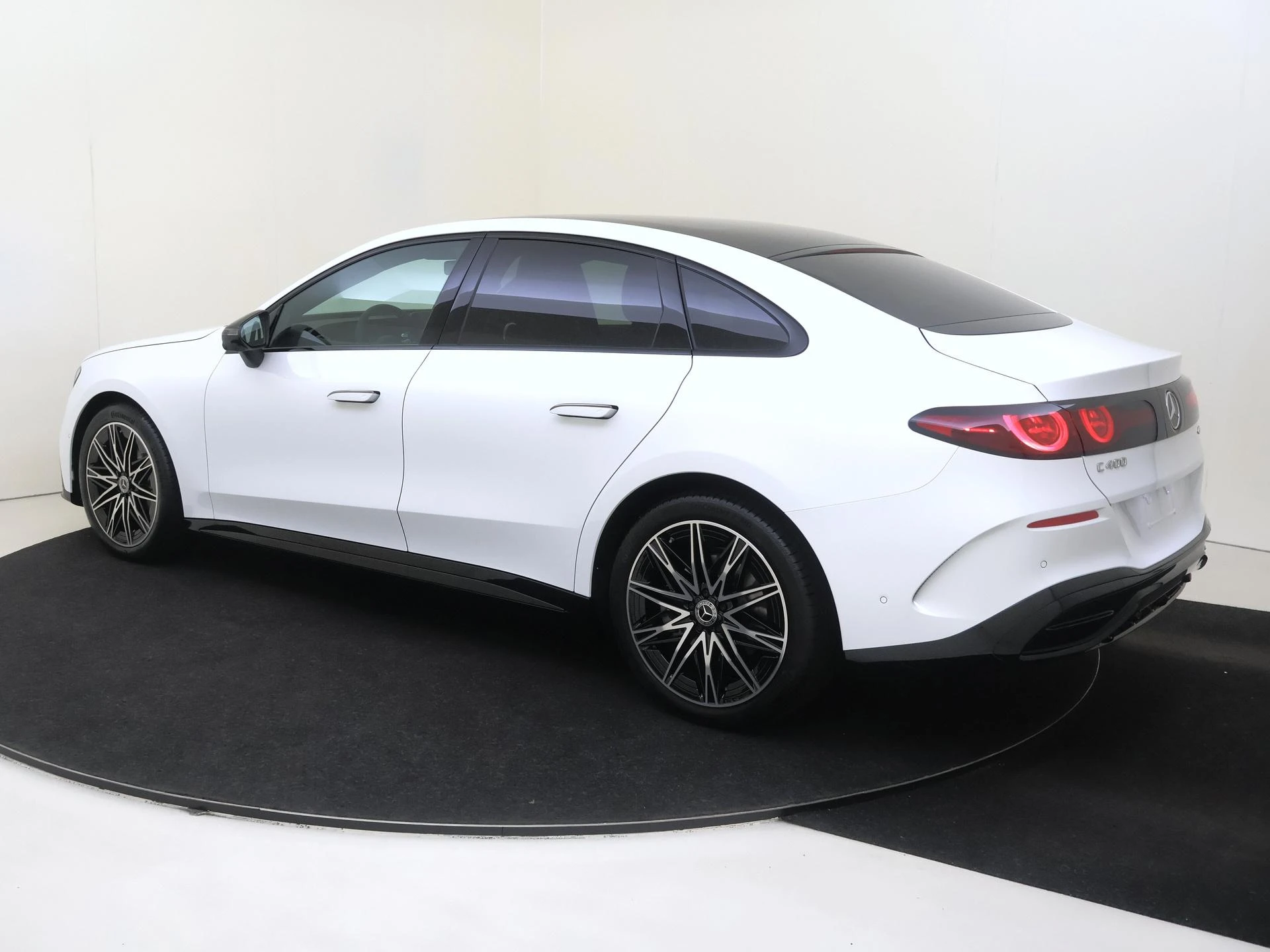 Mercedes-Benz-C-Klasse-image-2