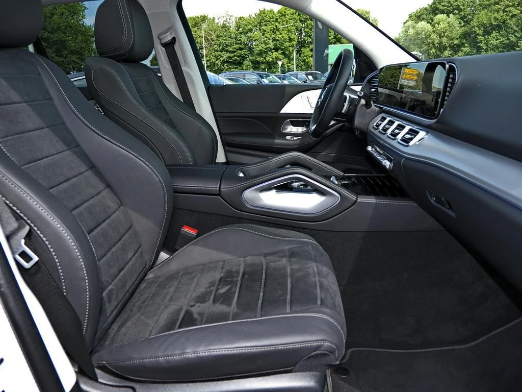 Mercedes-Benz-GLE 300 d-image-12