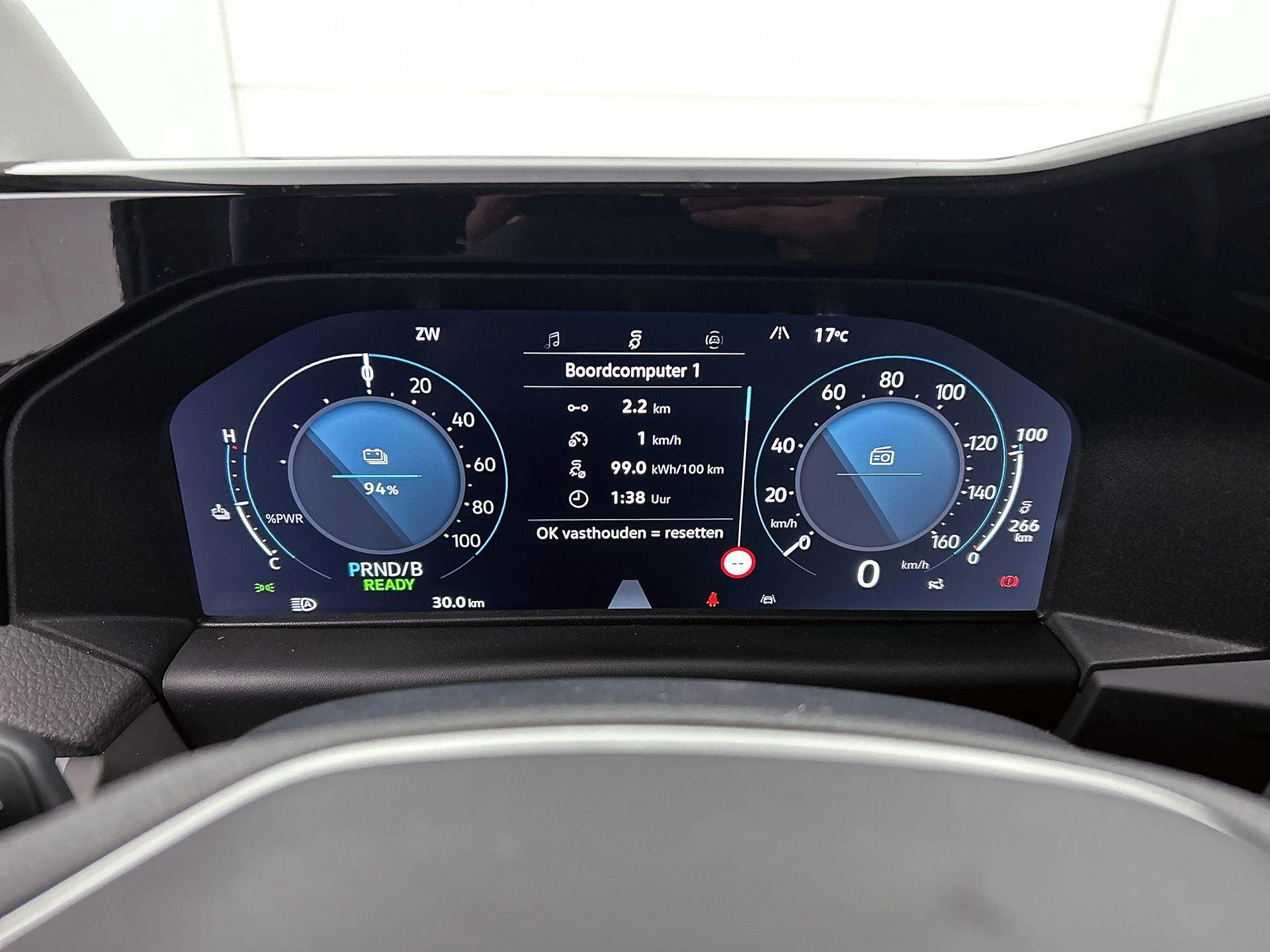 Volkswagen-e-Transporter-image-14