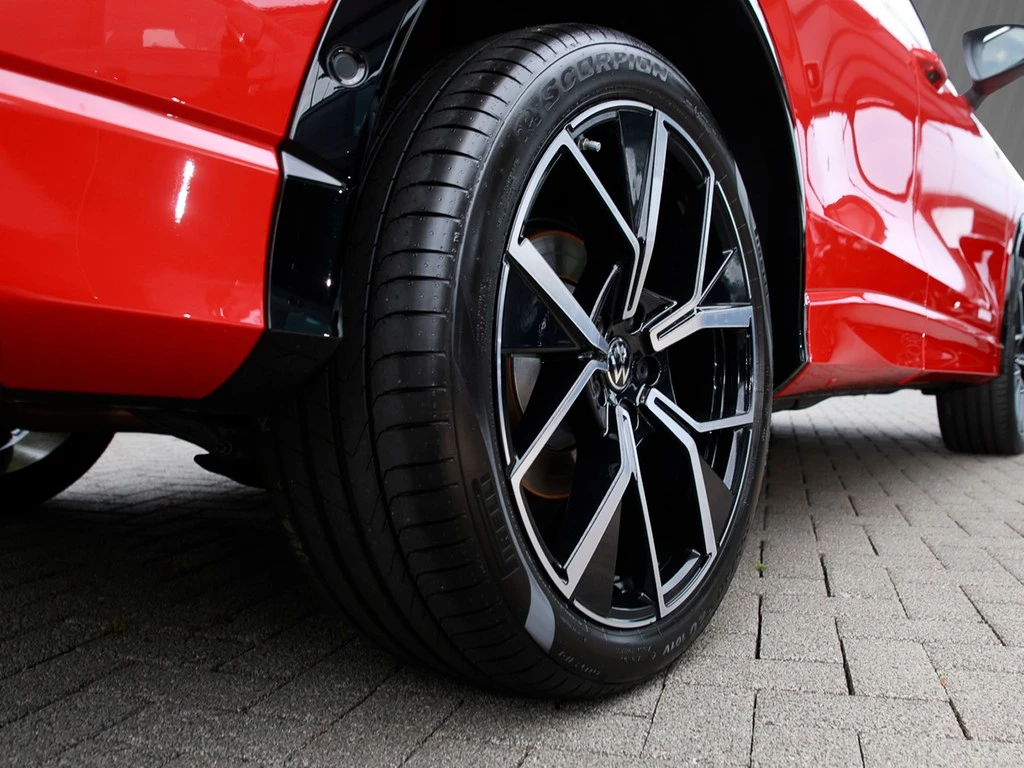 Volkswagen Tiguan 2.0 TDI DSG 4M R-Line AHK, Standhzg., Pano., 360°Kam., 20"Alu.,