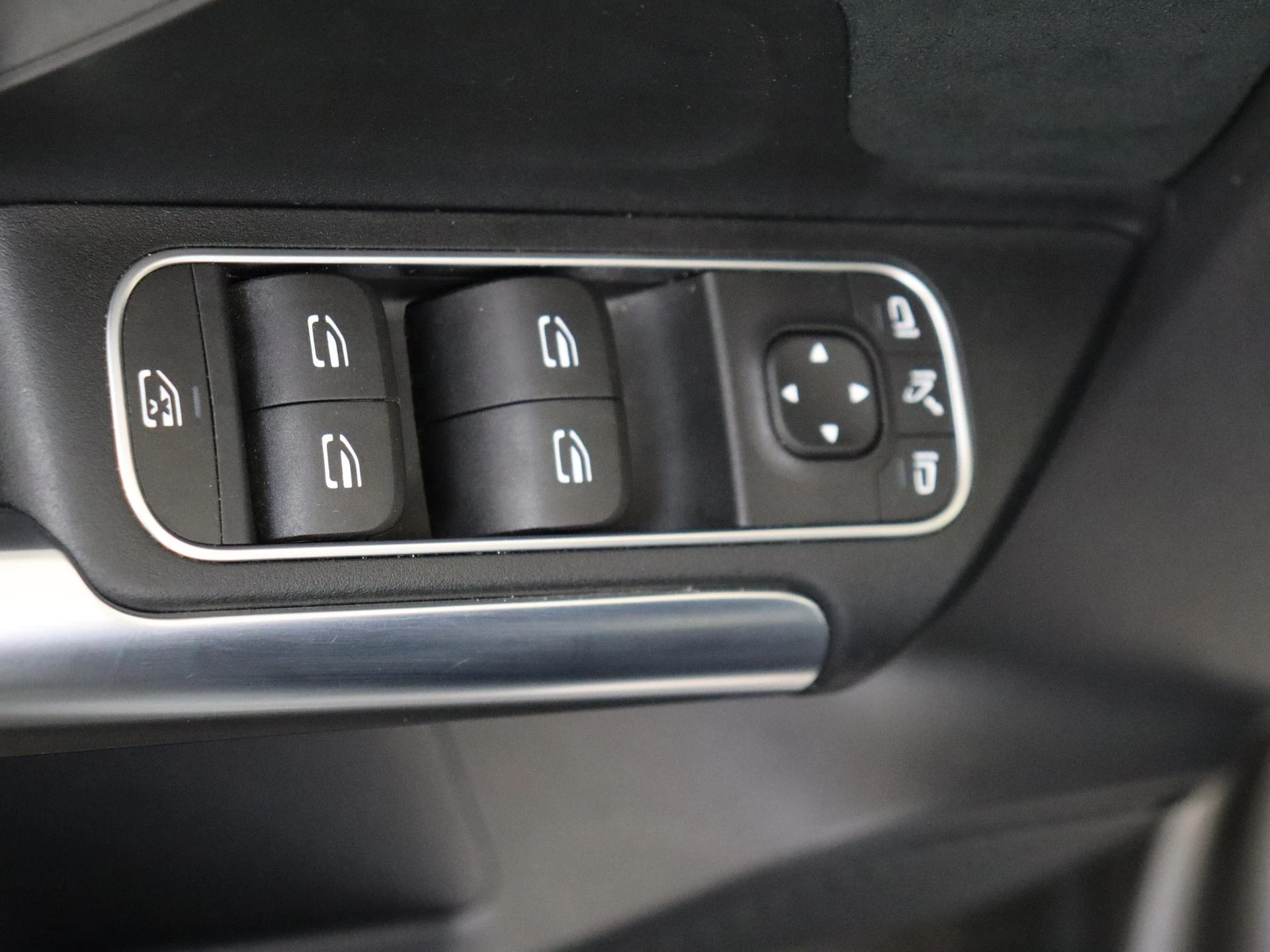 Mercedes-Benz-EQA-image-29