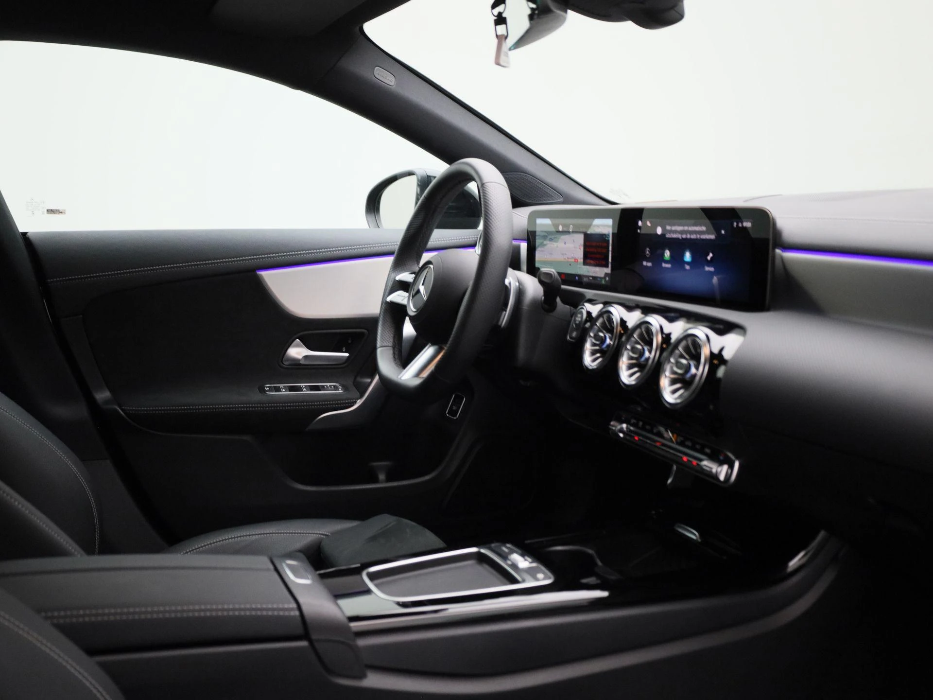 Mercedes-Benz-CLA-image-32