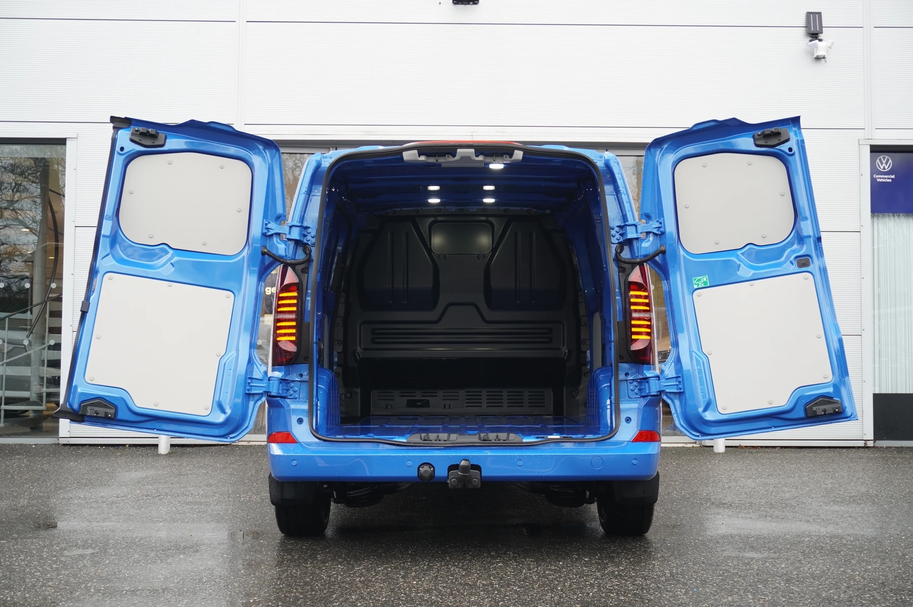 Volkswagen-Transporter-image-24
