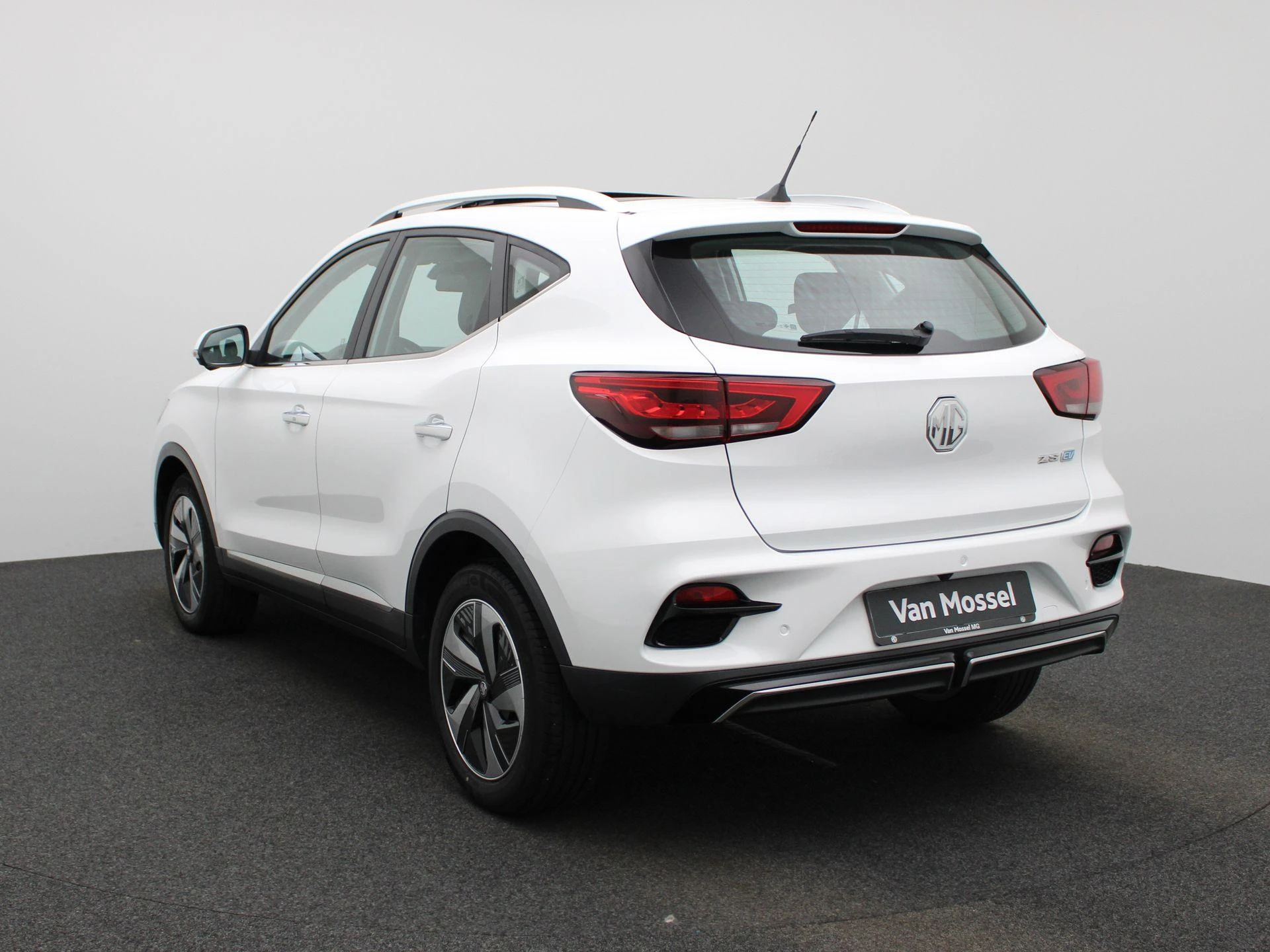MG-ZS EV-image-1