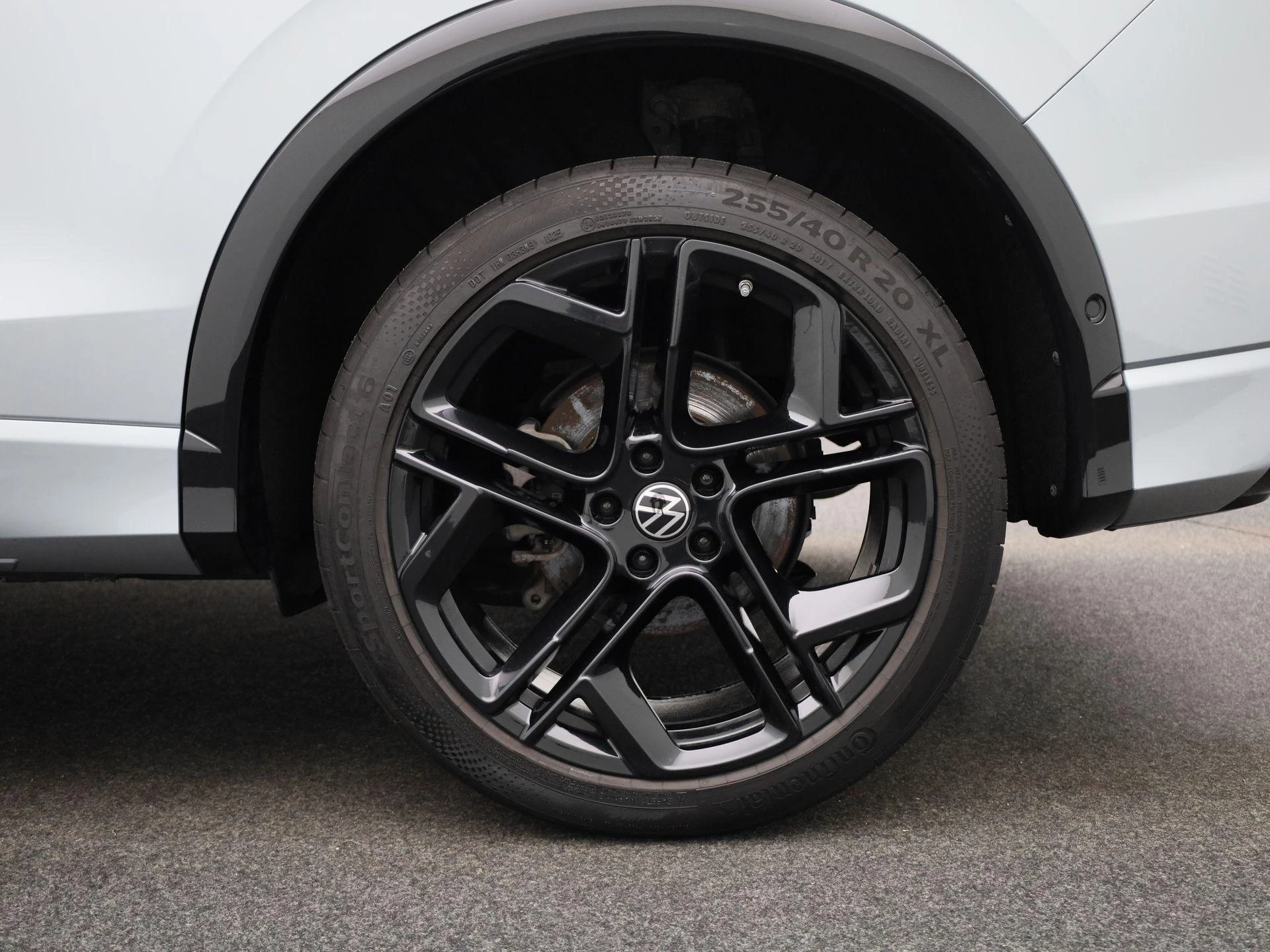 Volkswagen-Tiguan-image-12