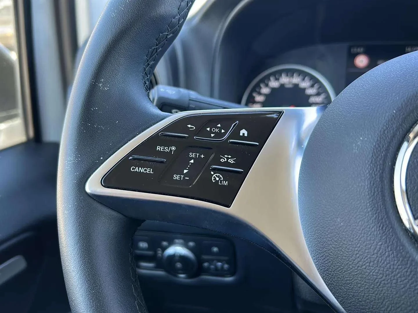 Mercedes-Benz-Vito-image-10