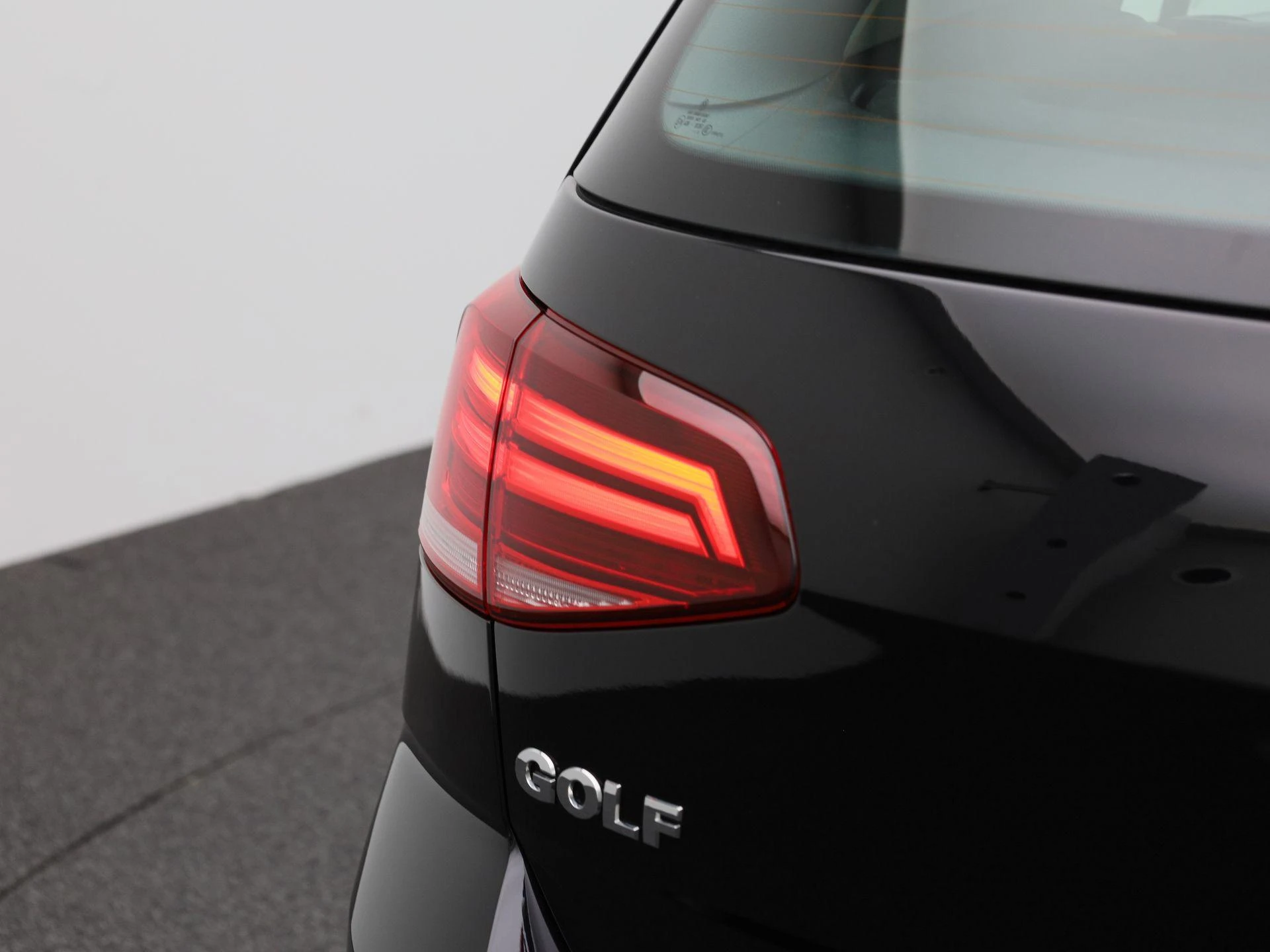 Volkswagen-Golf-image-34