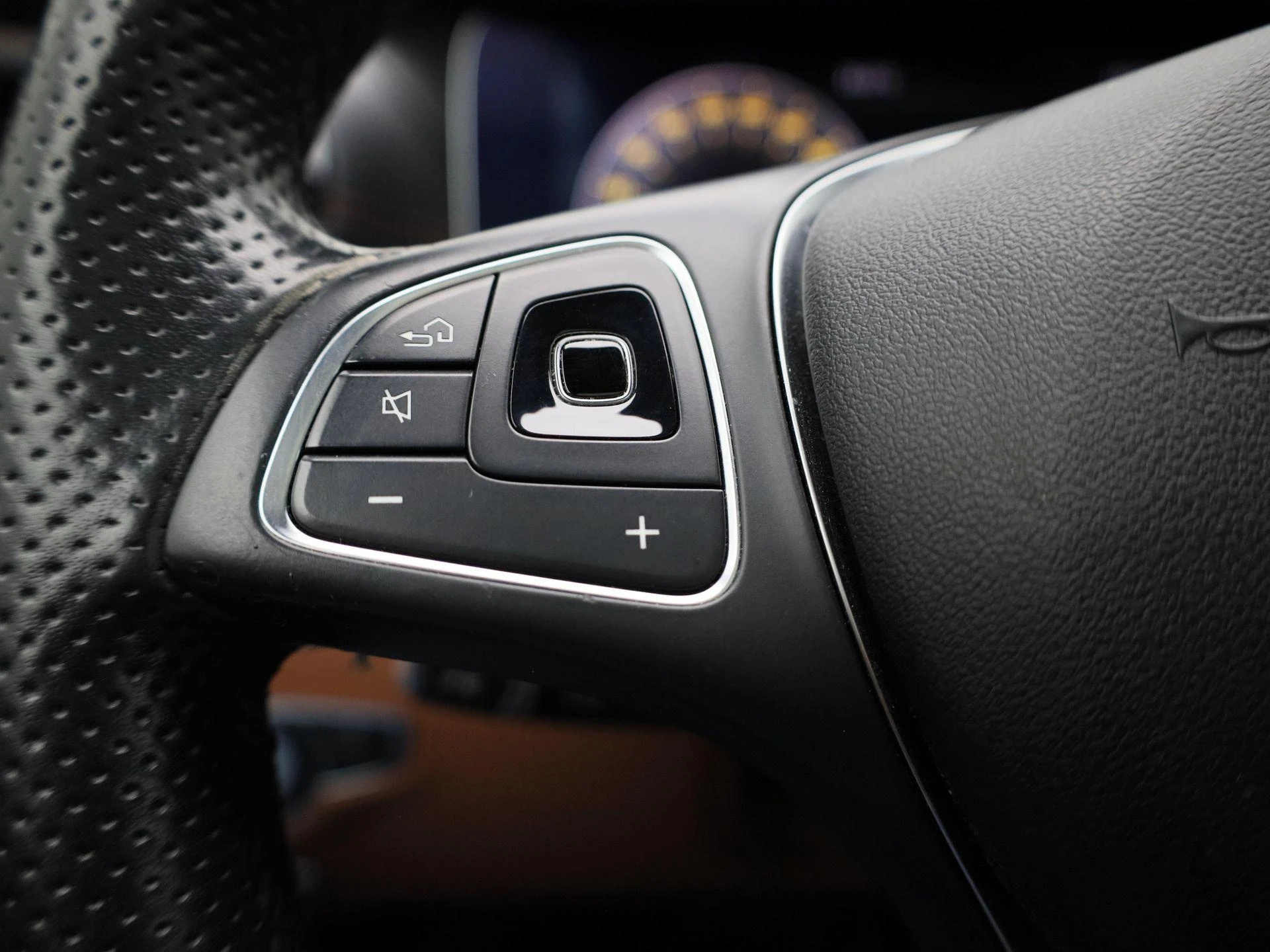 Mercedes-Benz-E-Klasse-image-16