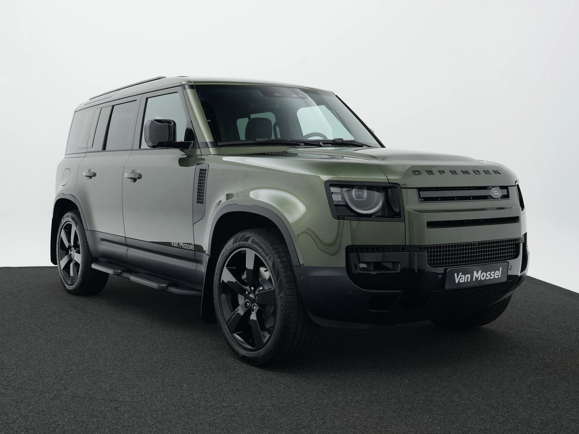 Land Rover-Defender-image-3