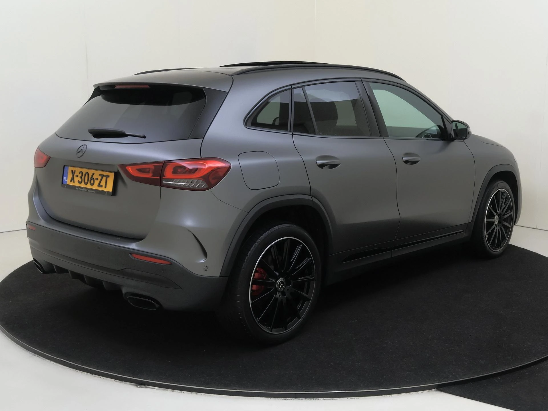 Mercedes-Benz-GLA-image-1