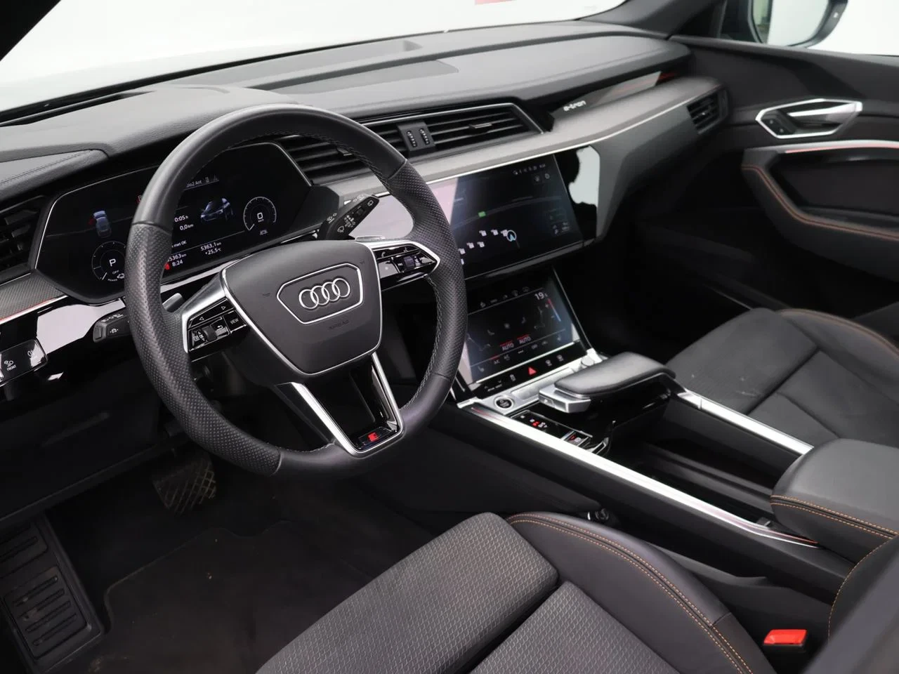 Audi e-tron Audi e-tron Competition 55 QUATTRO 408PK *AUTOMAAT*PANODAK*3X-S LINE*LEDER*ALCANTARA*B&O*360° CAMERA*...*
