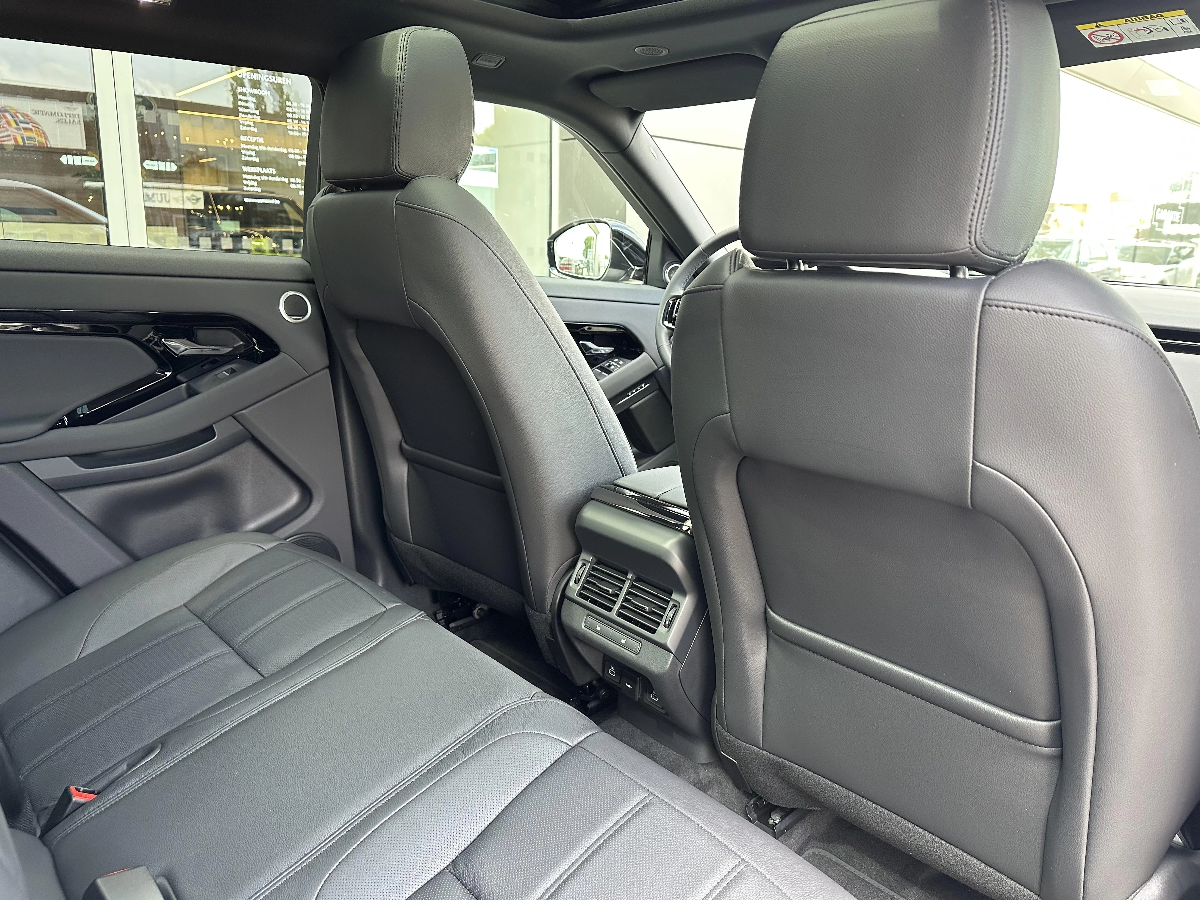 Land Rover-Range Rover Evoque-image-10