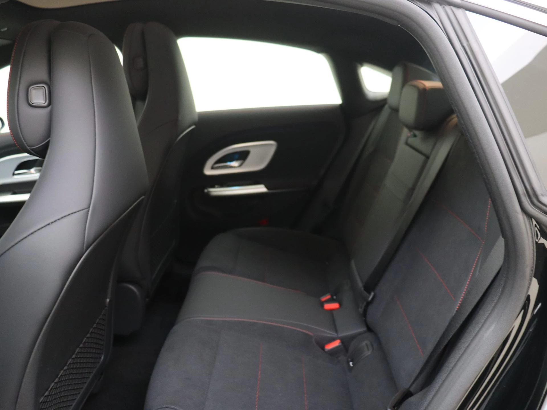 Mercedes-Benz-CLA-image-11