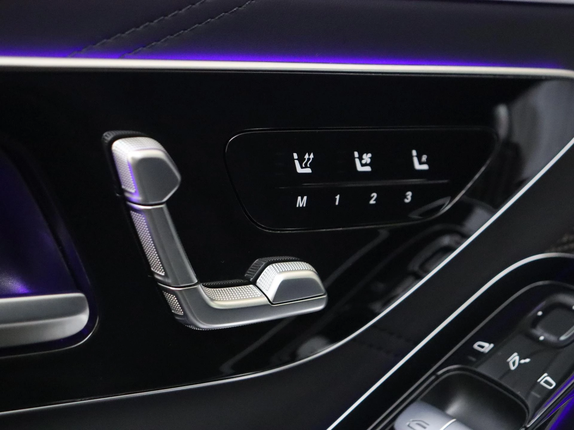 Mercedes-Benz-S-Klasse-image-38
