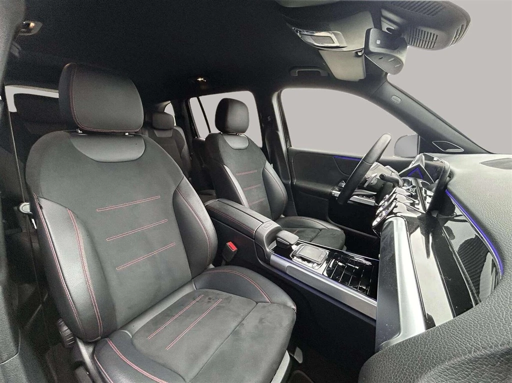 Mercedes-Benz-GLB-image-13