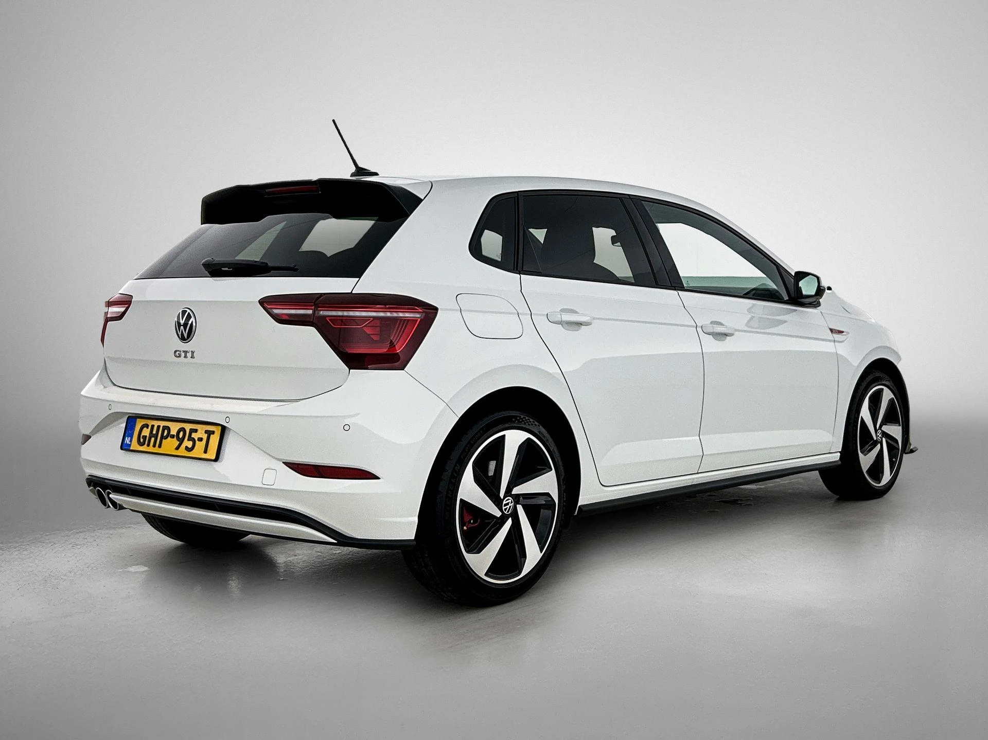 Volkswagen-Polo-image-3