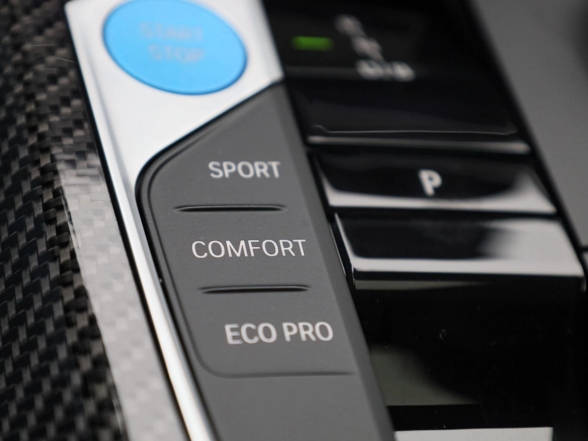 BMW-i4-image-25