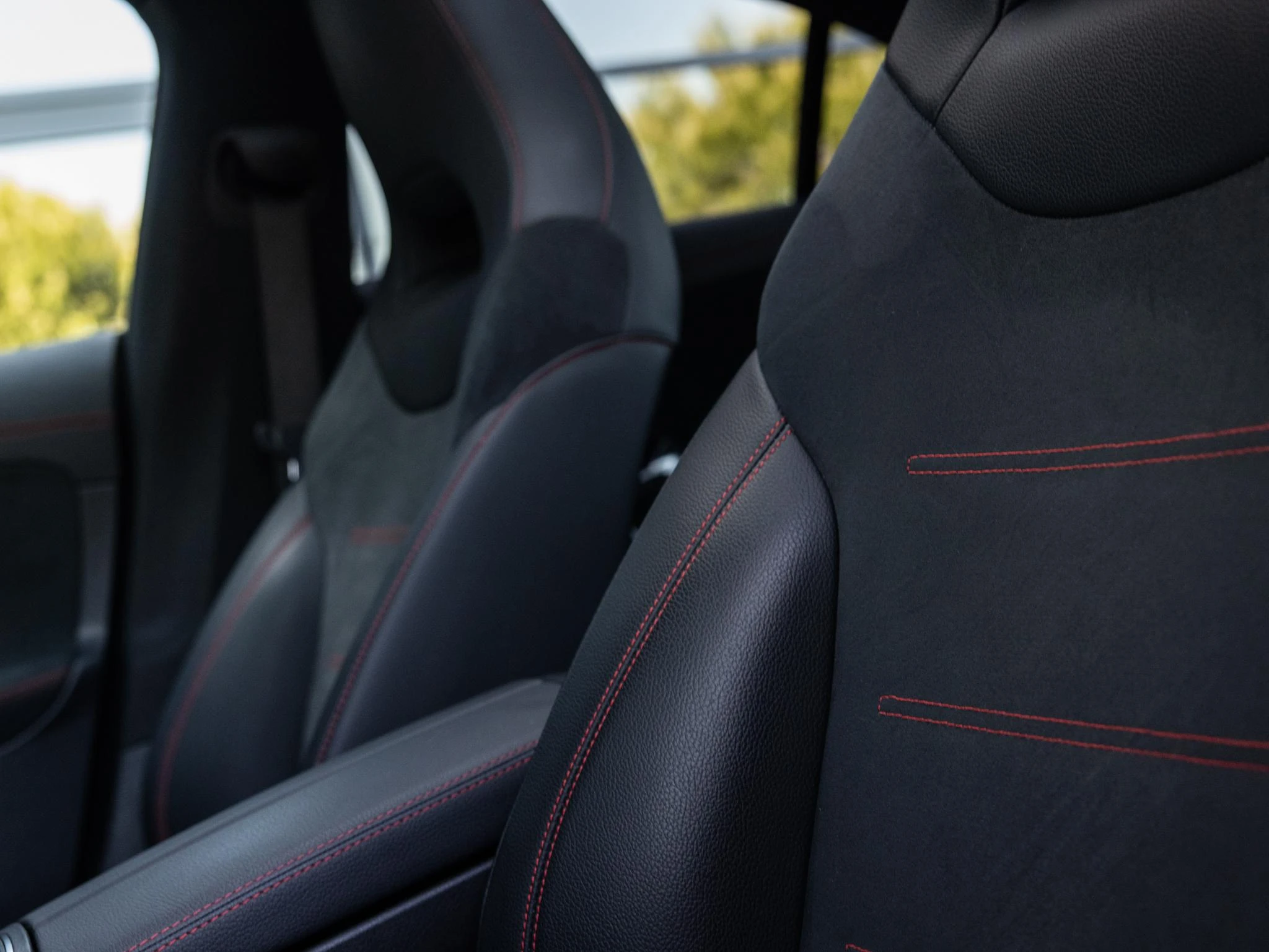 Mercedes-Benz-CLA-image-28