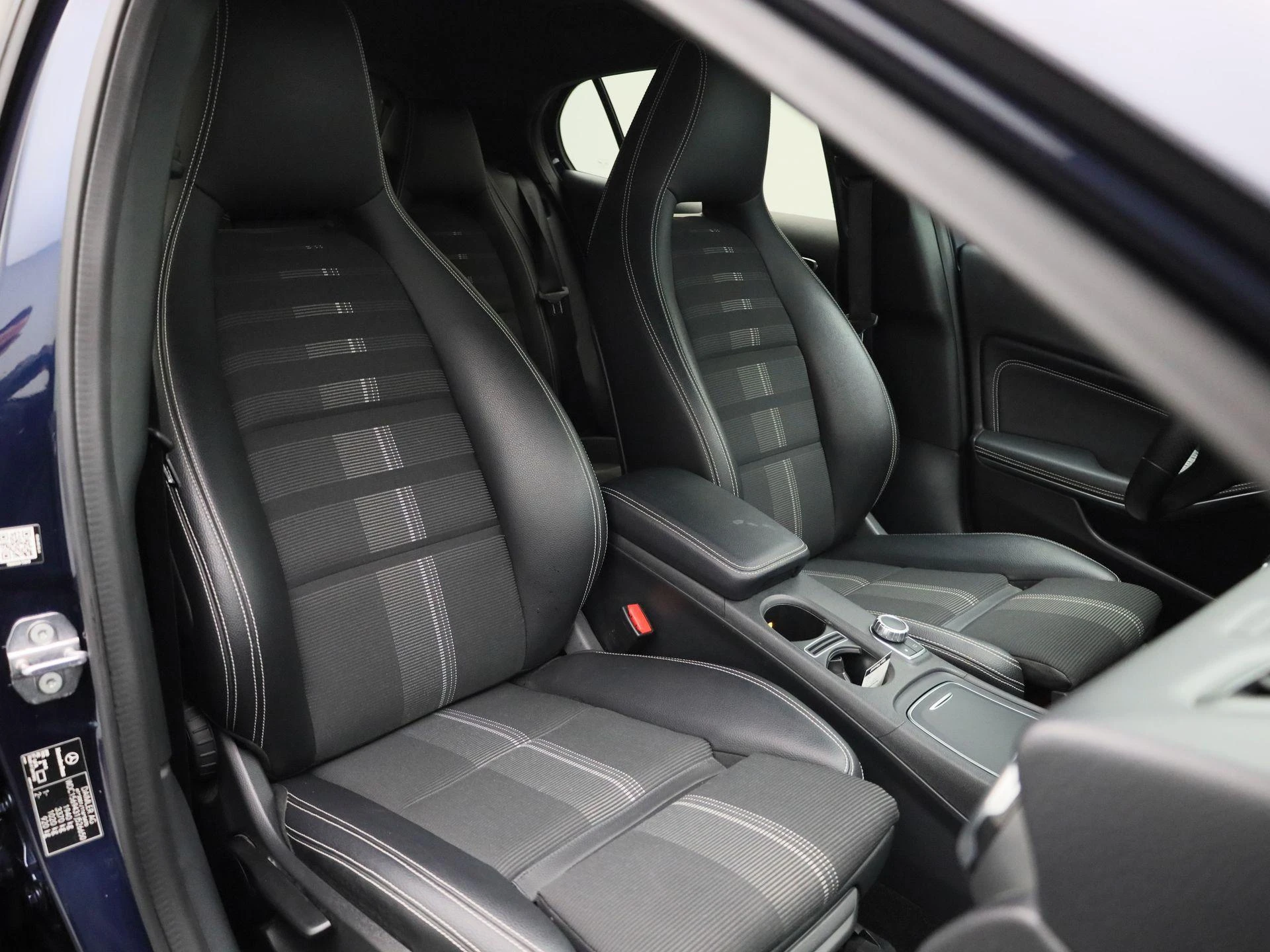 Mercedes-Benz-GLA-image-37