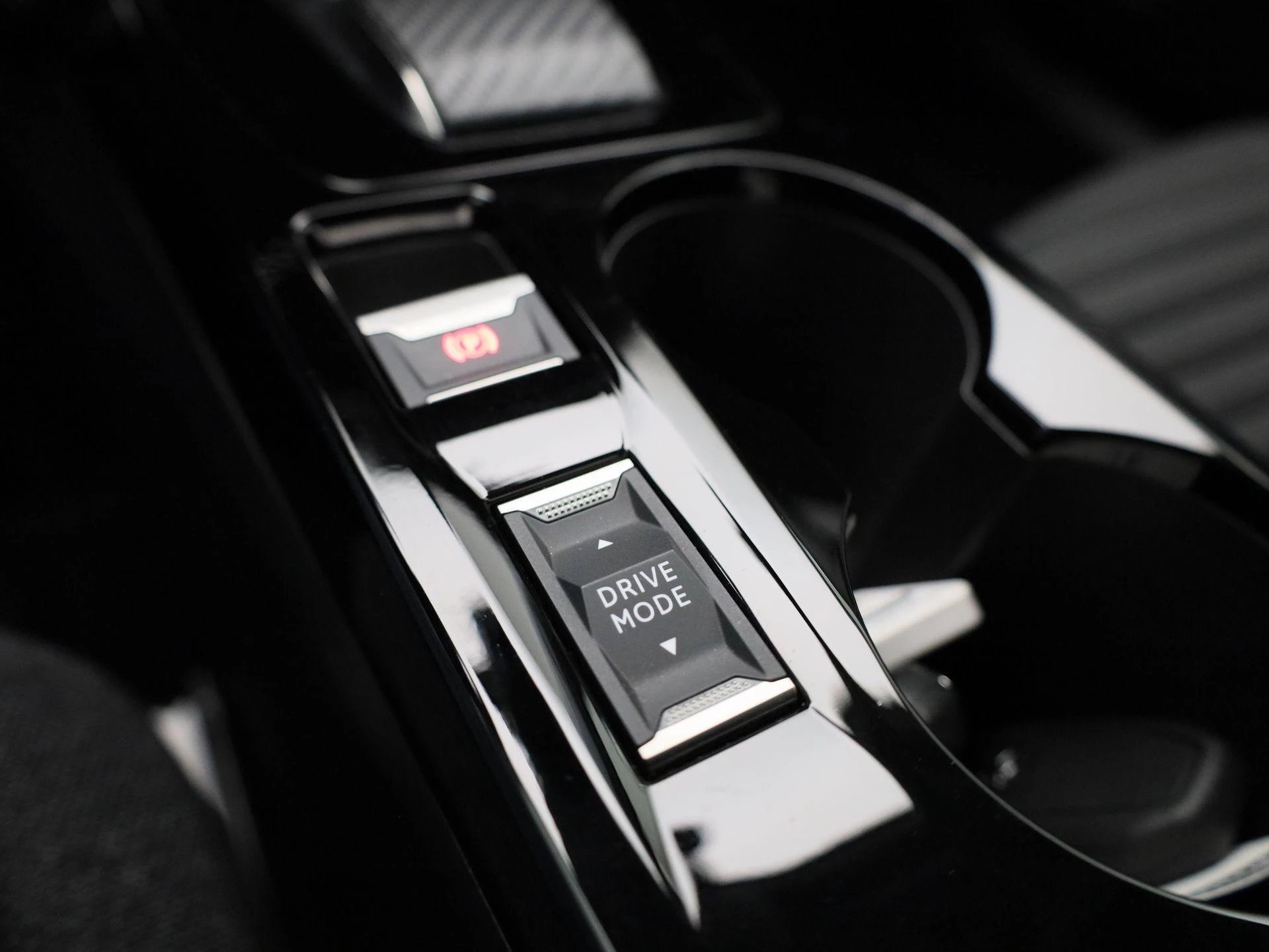 Peugeot-e-2008-image-31