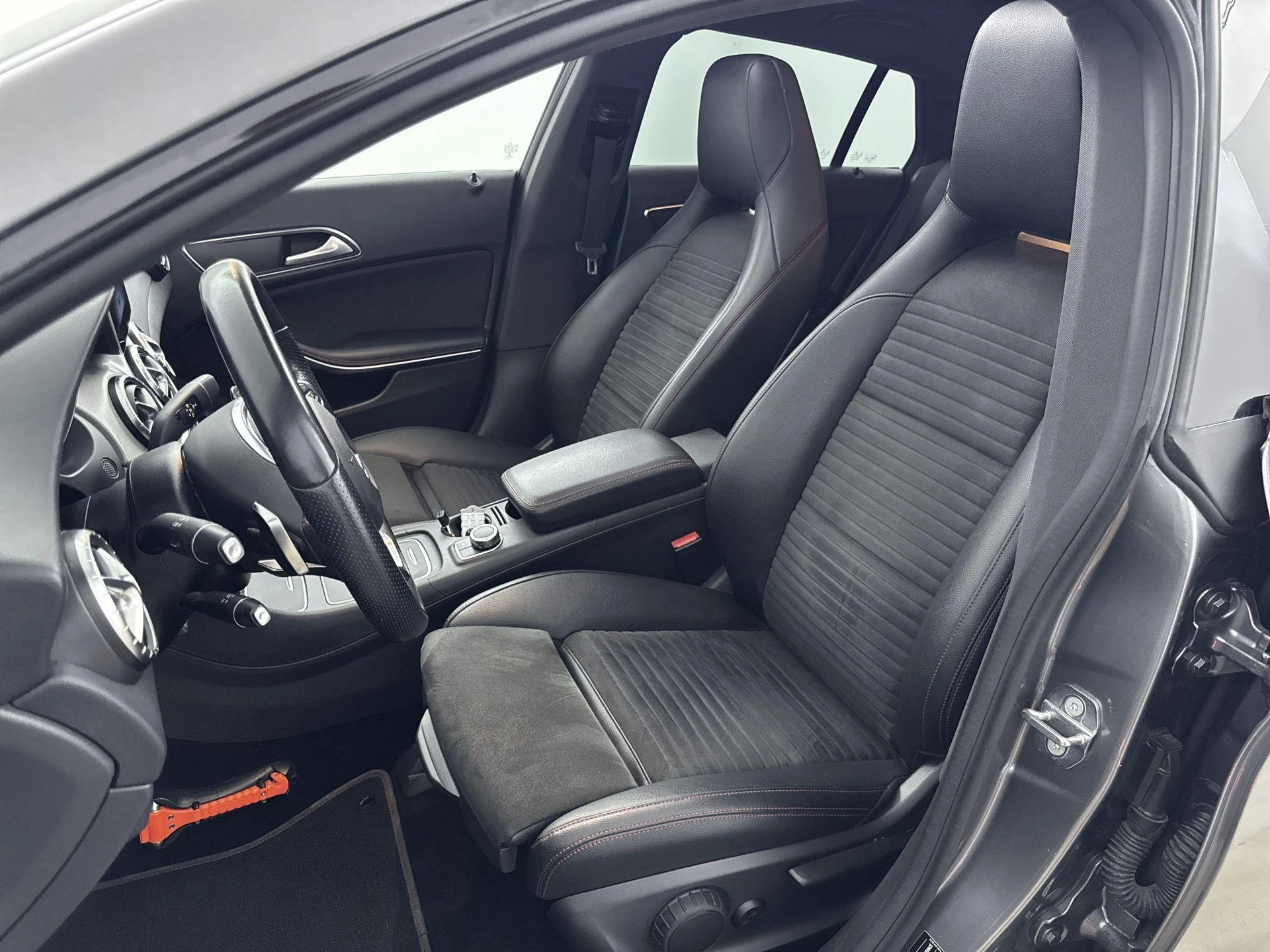 Mercedes-Benz-CLA-image-23