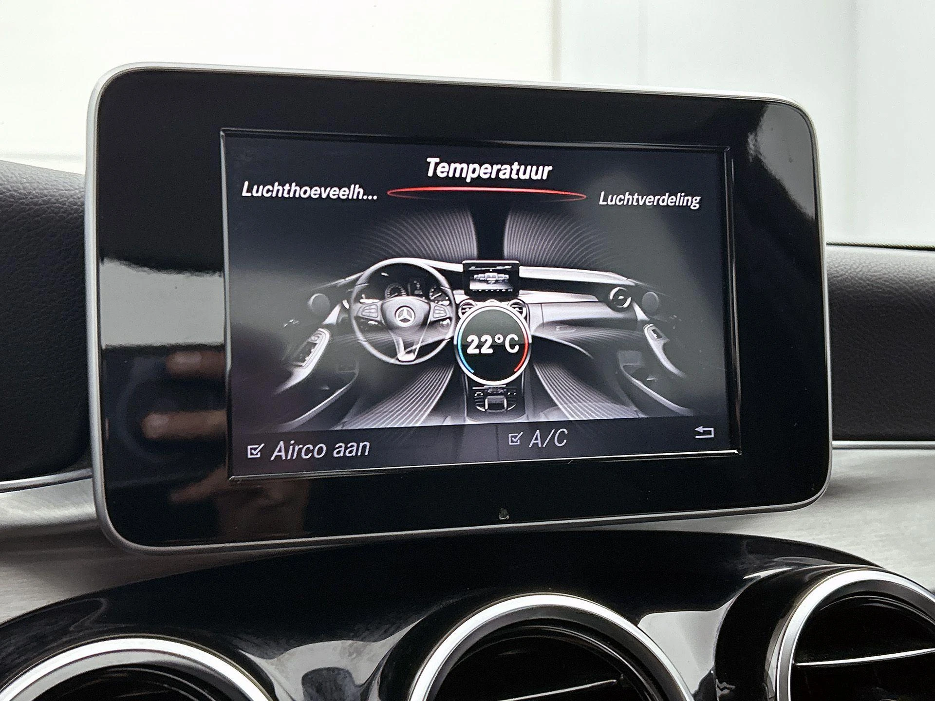 Mercedes-Benz-C-Klasse-image-24