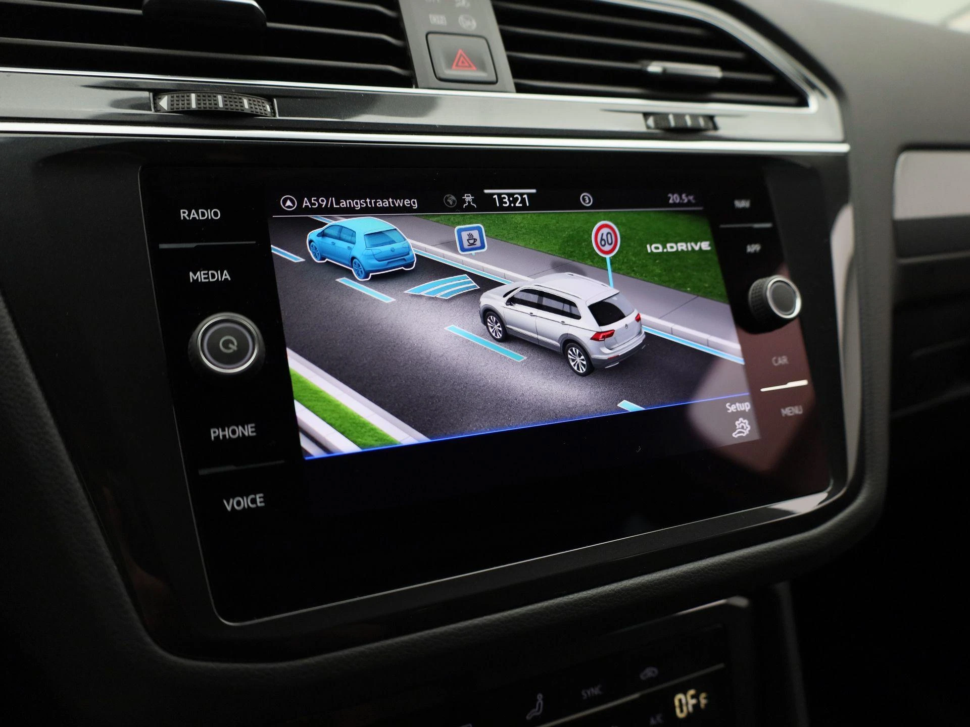 Volkswagen-Tiguan-image-28