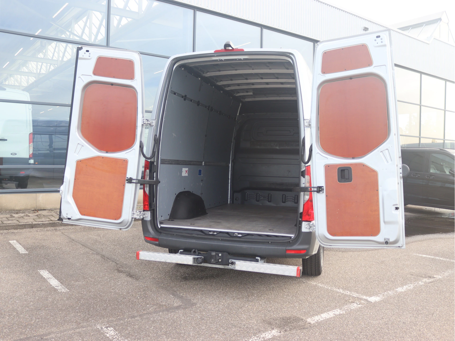 Mercedes-Benz-Sprinter-image-2