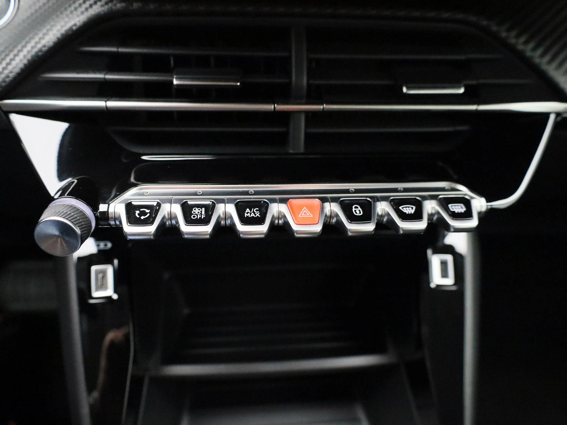 Peugeot-e-208-image-23